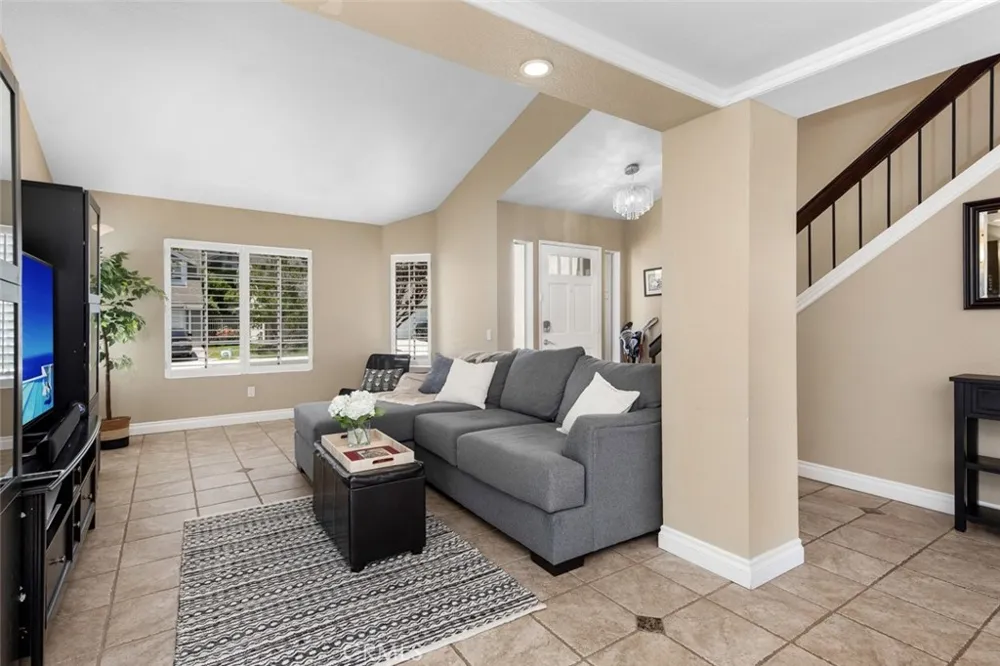 10 Windflower Aliso Viejo, CA 92656