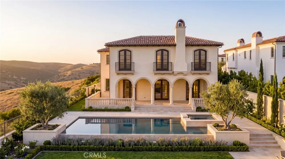 18 Waves End Newport Coast, CA 92657