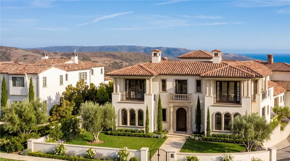 18 Waves End Newport Coast, CA 92657
