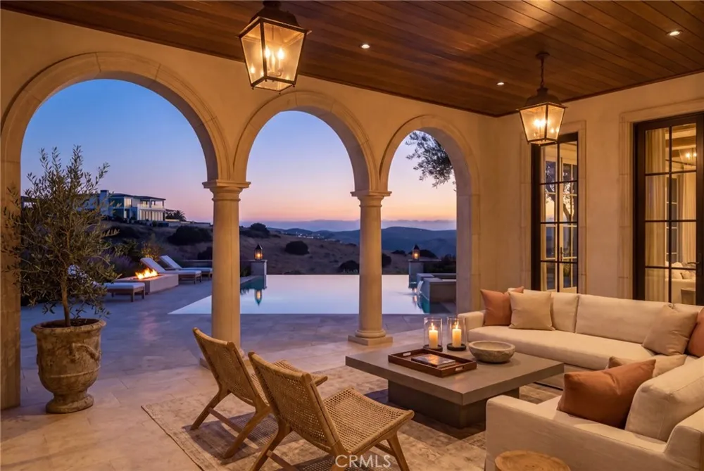 18 Waves End Newport Coast, CA 92657