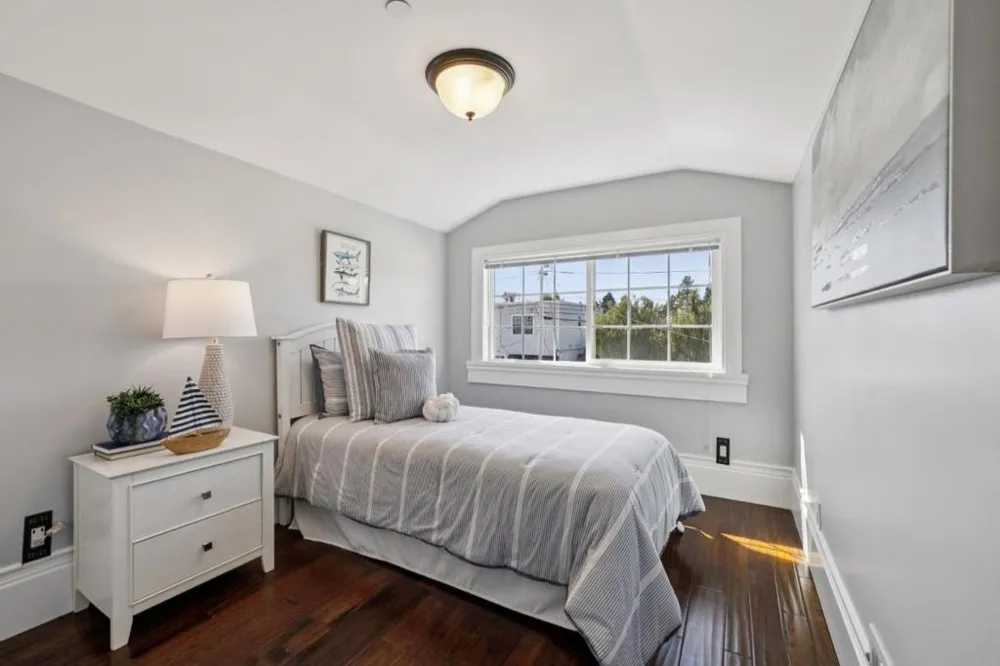 917 Howard Avenue Burlingame, CA 94010