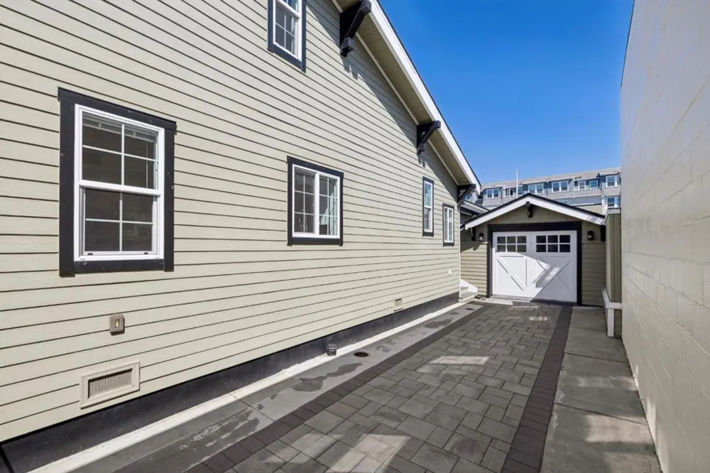 917 Howard Avenue Burlingame, CA 94010