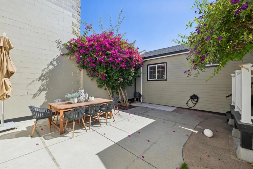 917 Howard Avenue Burlingame, CA 94010