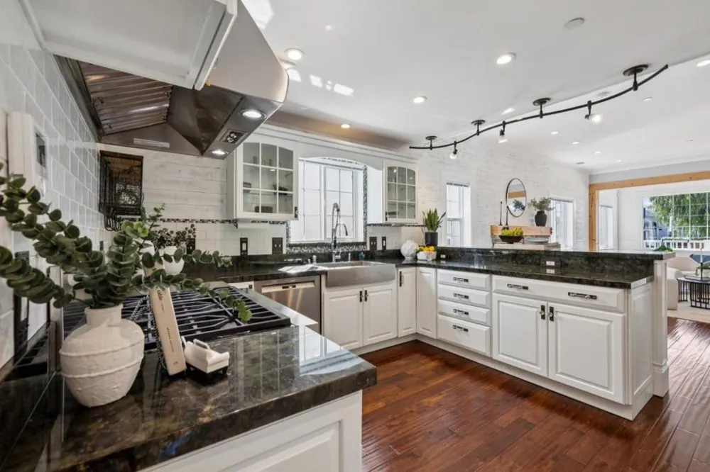 917 Howard Avenue Burlingame, CA 94010