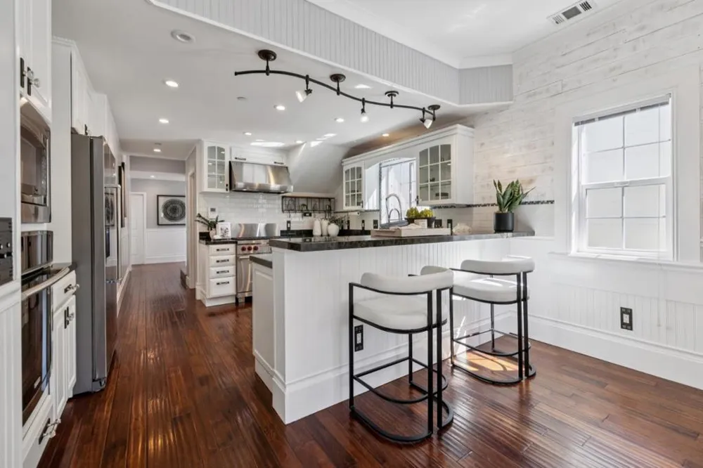 917 Howard Avenue Burlingame, CA 94010
