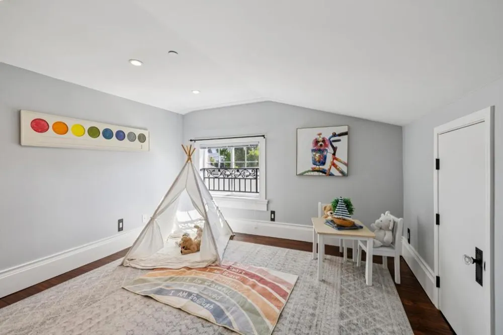 917 Howard Avenue Burlingame, CA 94010
