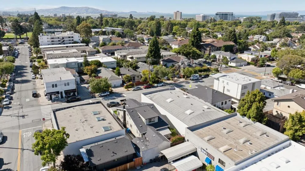 917 Howard Avenue Burlingame, CA 94010