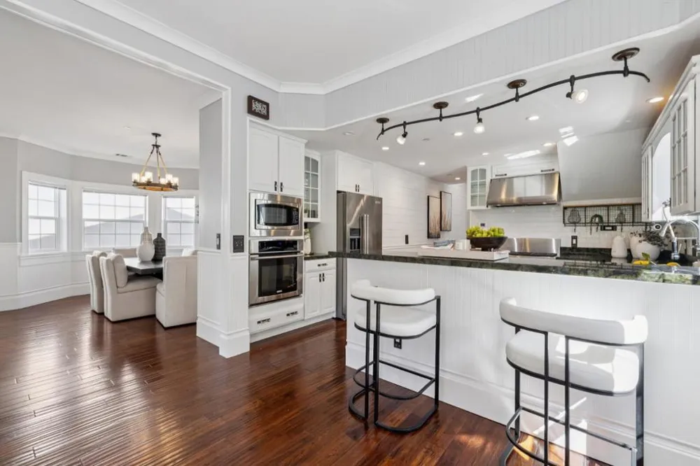917 Howard Avenue Burlingame, CA 94010