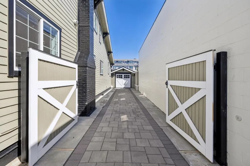 917 Howard Avenue Burlingame, CA 94010