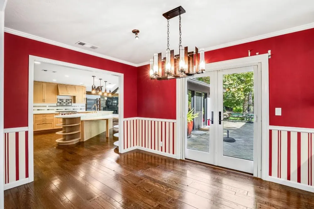 24421 Summerhill Avenue Los Altos, CA 94024