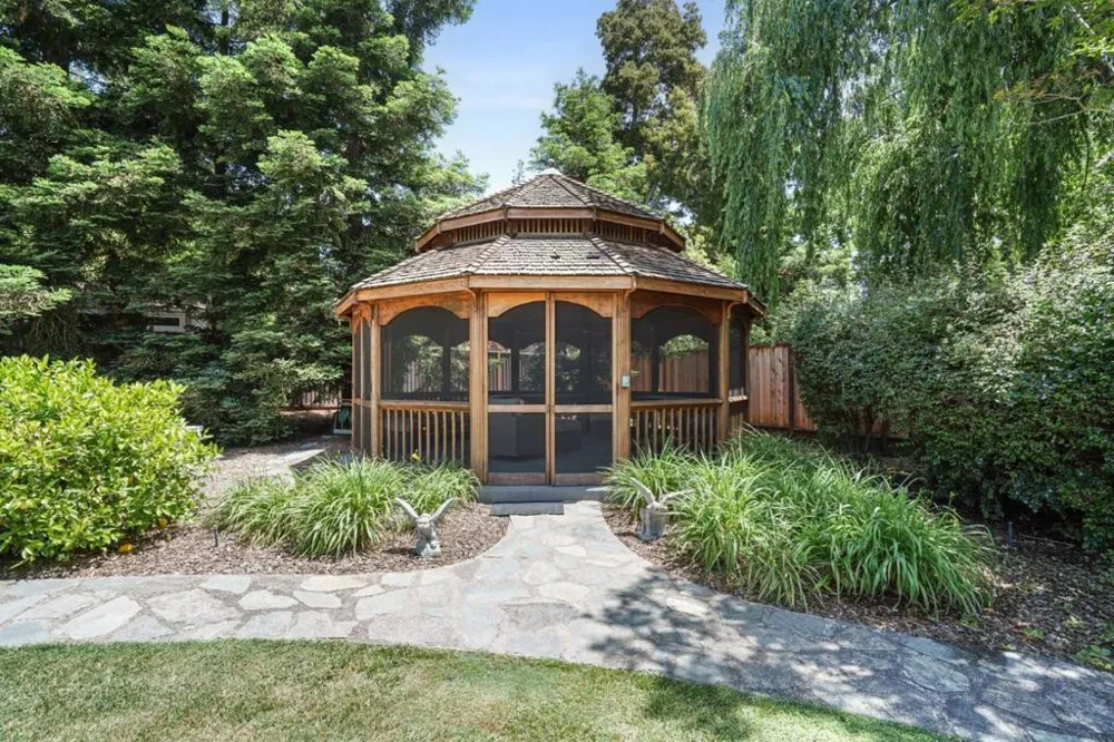 24421 Summerhill Avenue Los Altos, CA 94024