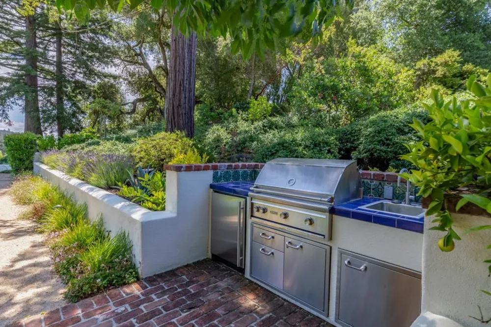 180 Farm Road Woodside, CA 94062