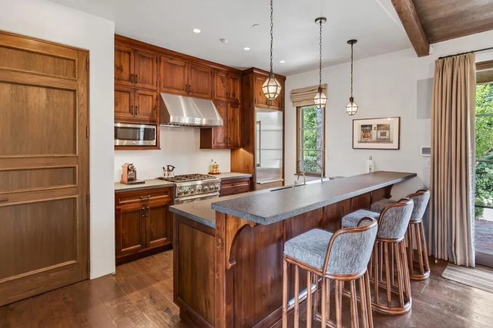 180 Farm Road Woodside, CA 94062