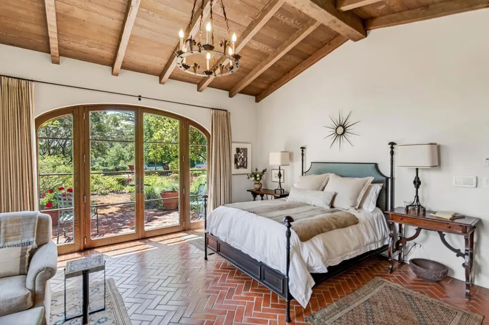 180 Farm Road Woodside, CA 94062