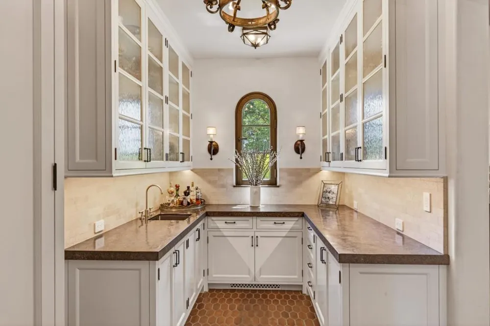 180 Farm Road Woodside, CA 94062