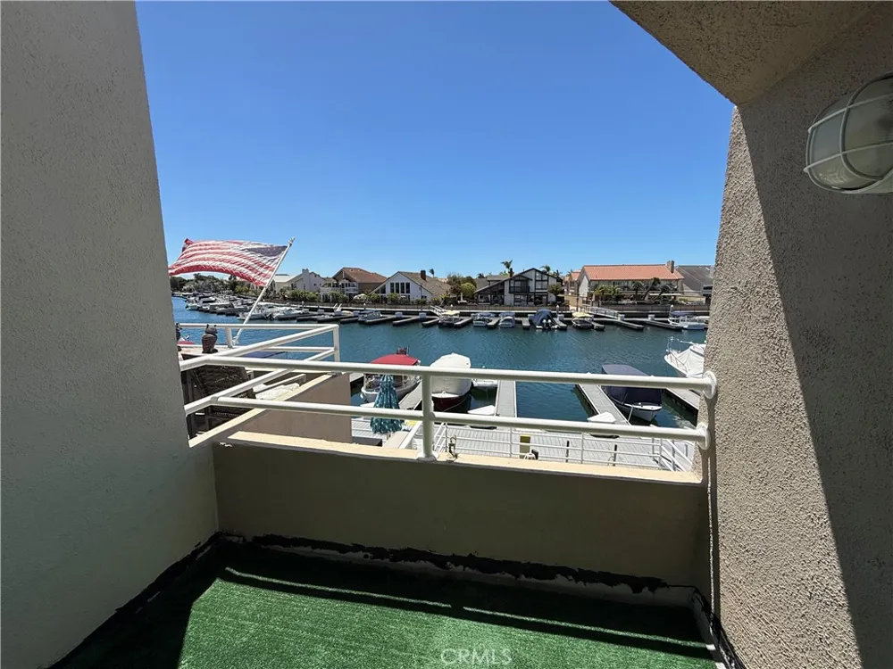 3382 Tempe Drive Huntington Beach, CA 92649