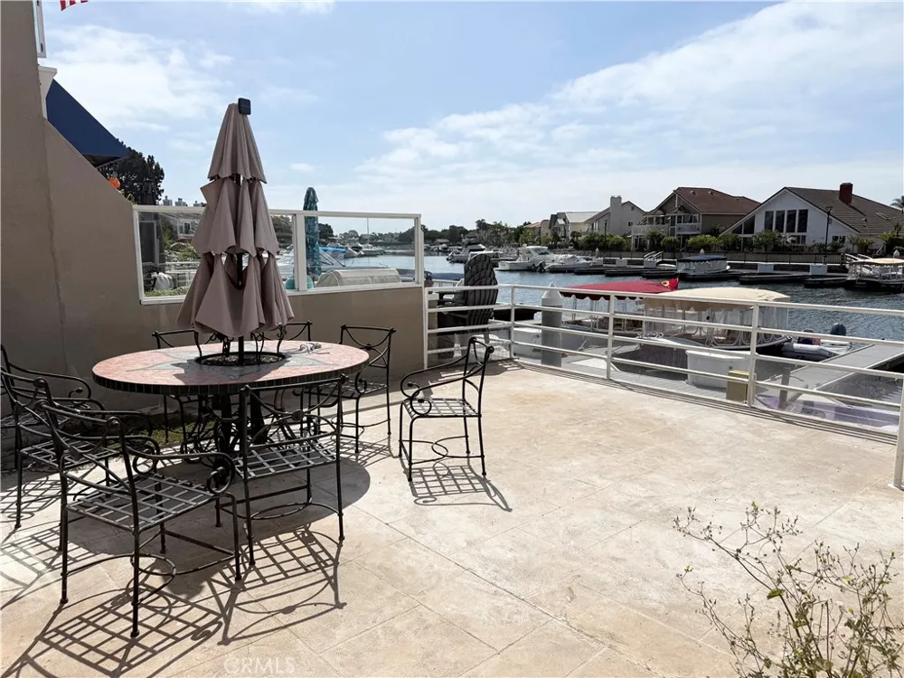3382 Tempe Drive Huntington Beach, CA 92649