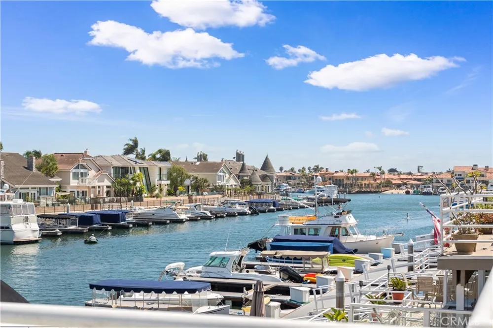 3382 Tempe Drive Huntington Beach, CA 92649