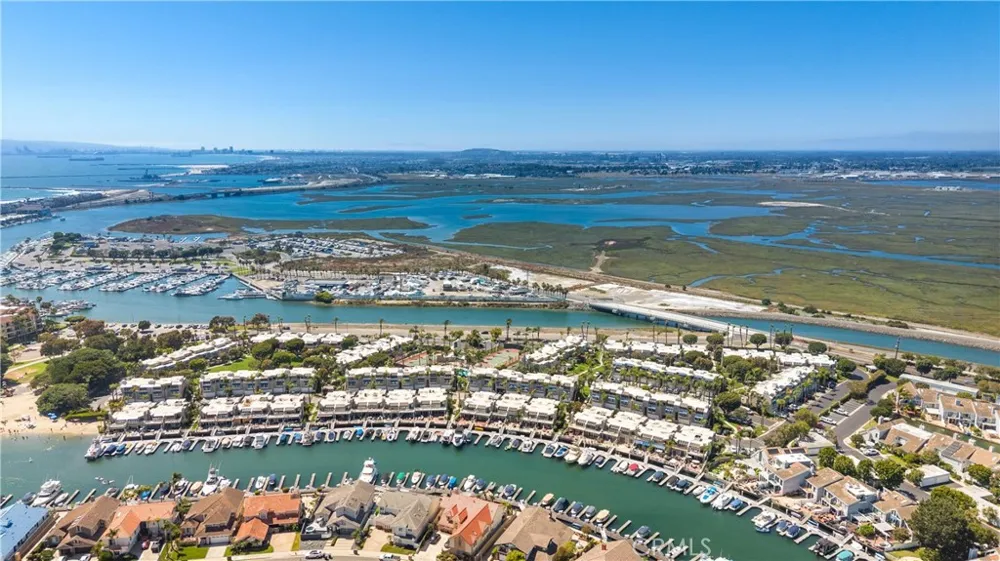 3382 Tempe Drive Huntington Beach, CA 92649