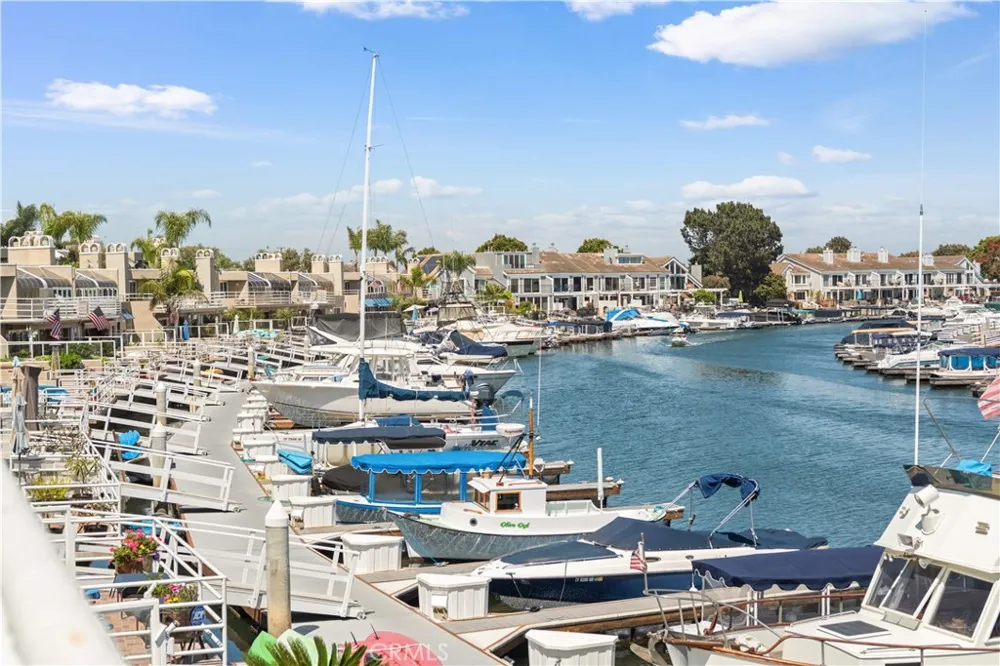 3382 Tempe Drive Huntington Beach, CA 92649