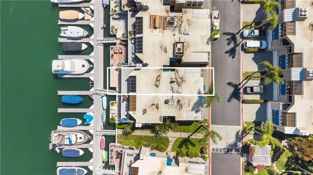 3382 Tempe Drive Huntington Beach, CA 92649