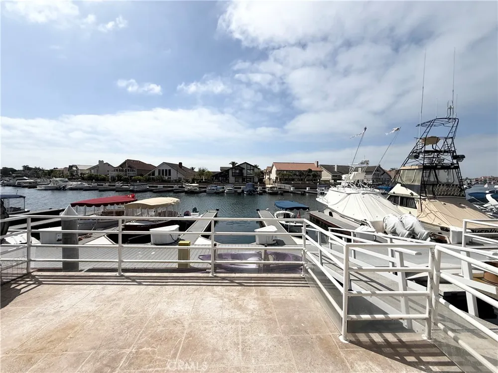 3382 Tempe Drive Huntington Beach, CA 92649