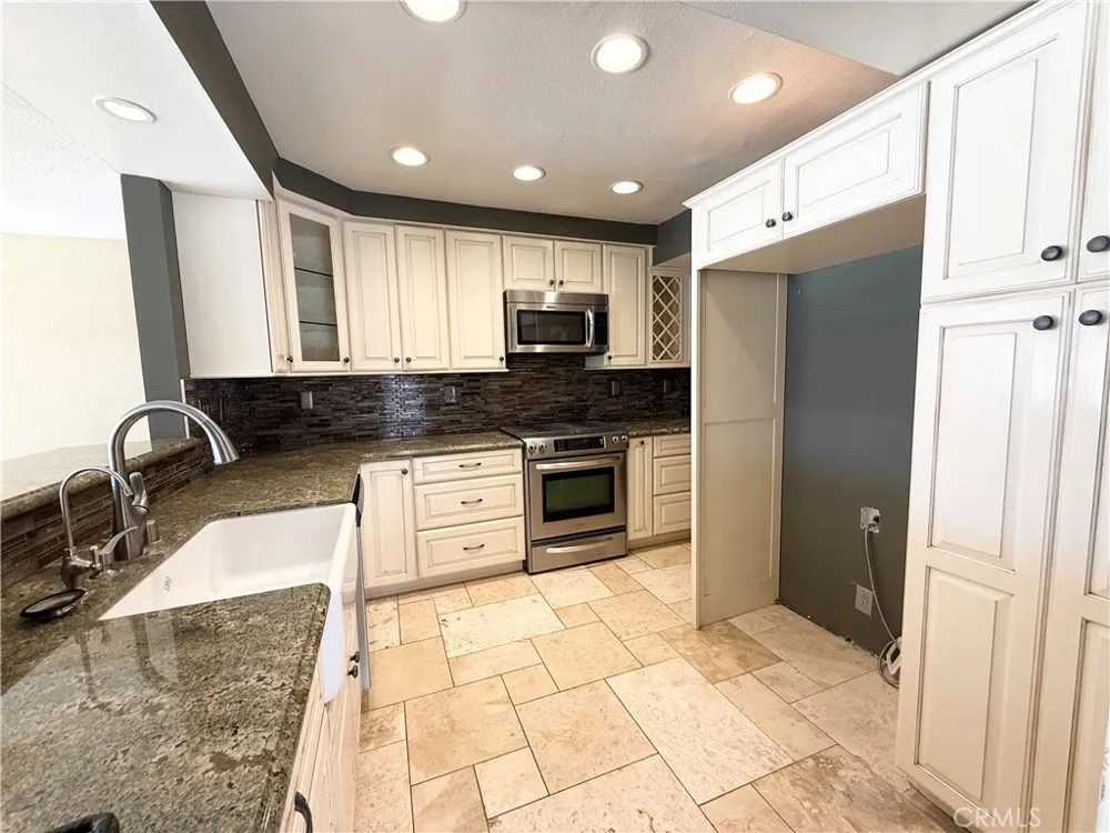 3382 Tempe Drive Huntington Beach, CA 92649