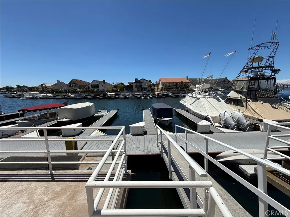 3382 Tempe Drive Huntington Beach, CA 92649