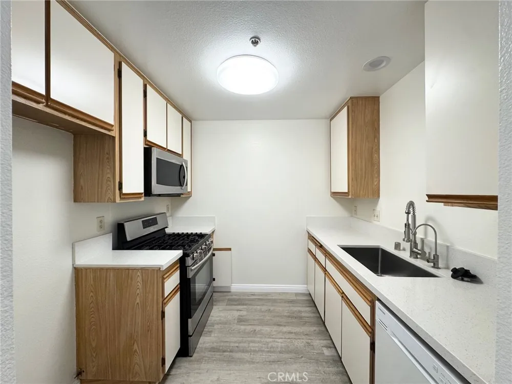 17511 Newland Huntington Beach, CA 92647