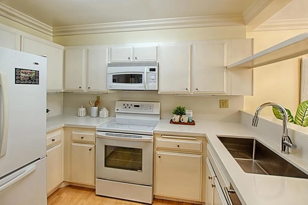 2140 Santa Cruz Avenue #B106 Menlo Park, CA 94025