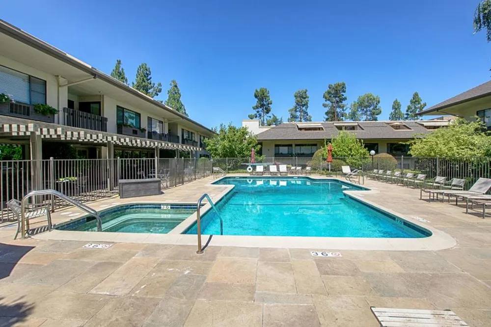 2140 Santa Cruz Avenue #B106 Menlo Park, CA 94025