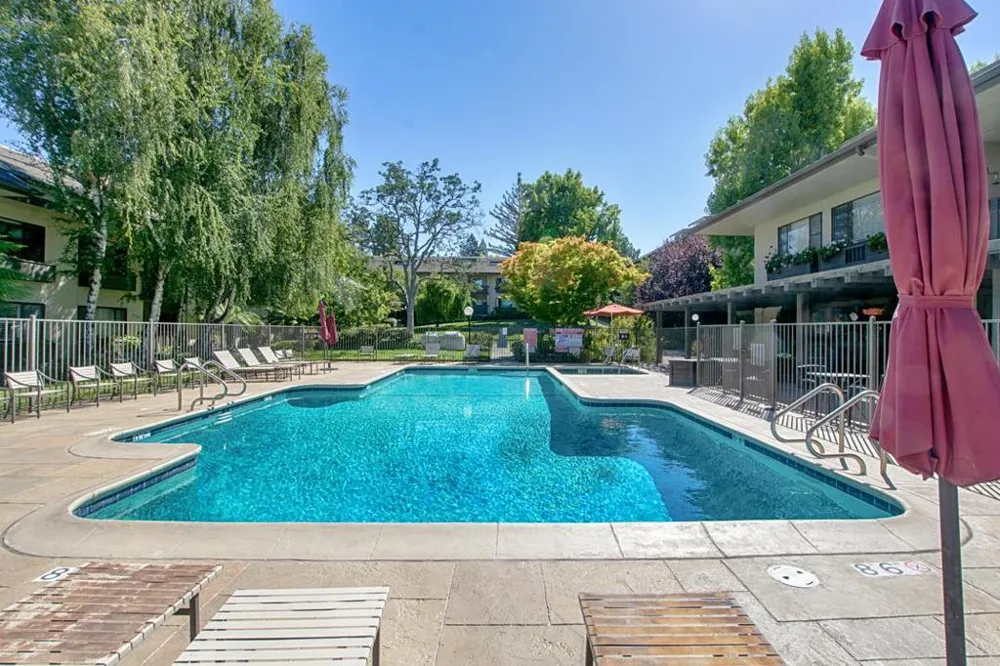 2140 Santa Cruz Avenue #B106 Menlo Park, CA 94025