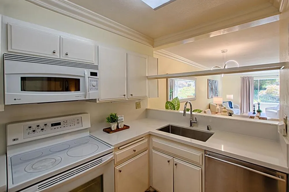 2140 Santa Cruz Avenue #B106 Menlo Park, CA 94025