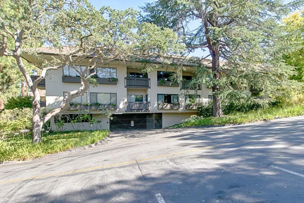 2140 Santa Cruz Avenue #B106 Menlo Park, CA 94025