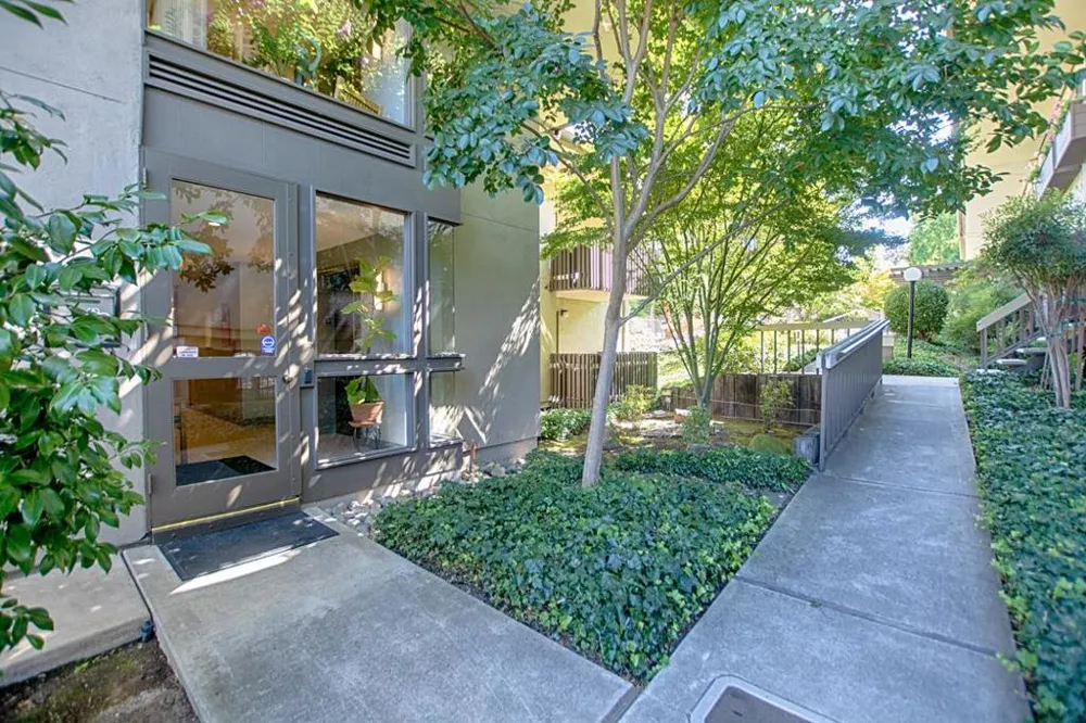 2140 Santa Cruz Avenue #B106 Menlo Park, CA 94025