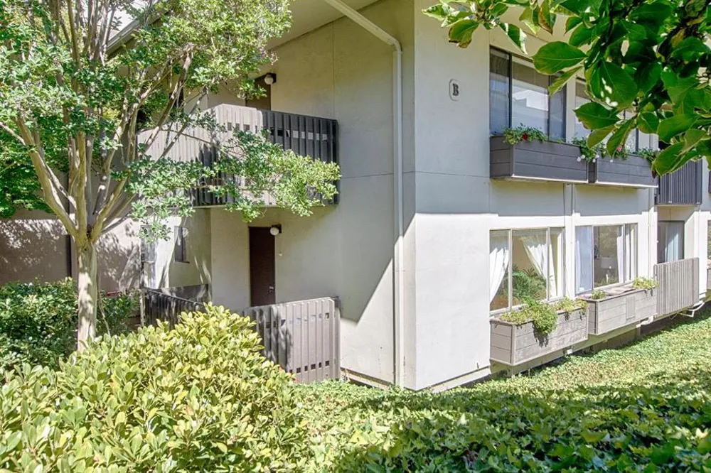 2140 Santa Cruz Avenue #B106 Menlo Park, CA 94025