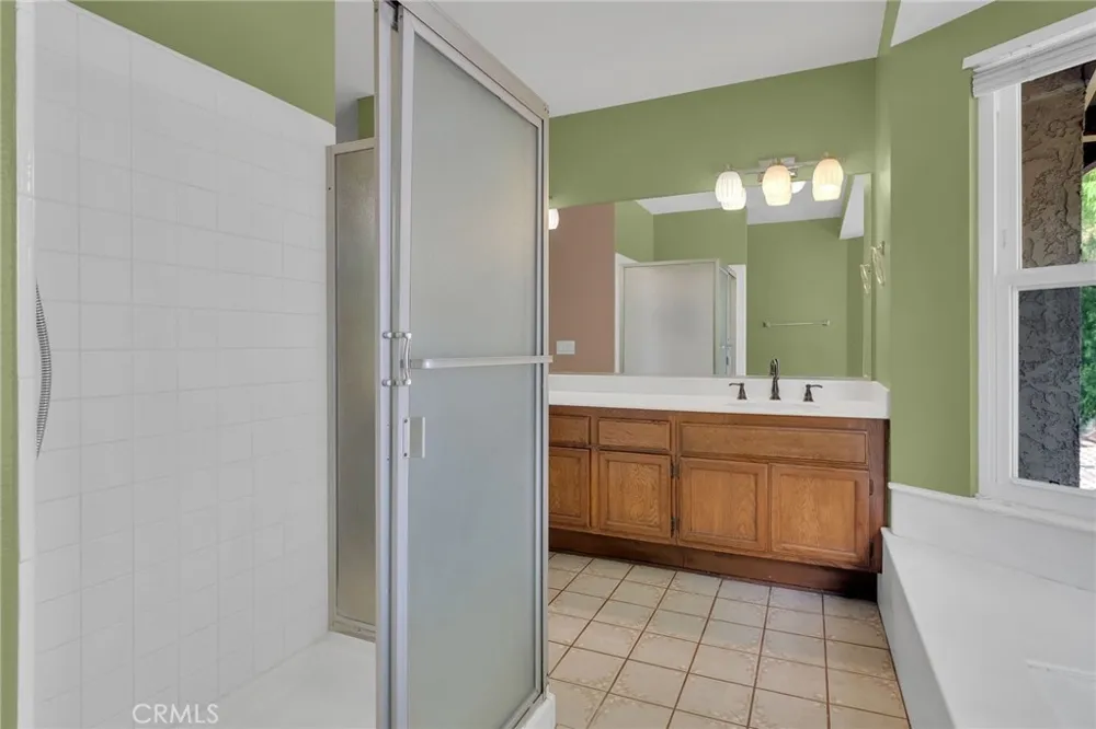 32 Rising Hill Road Pomona, CA 91766