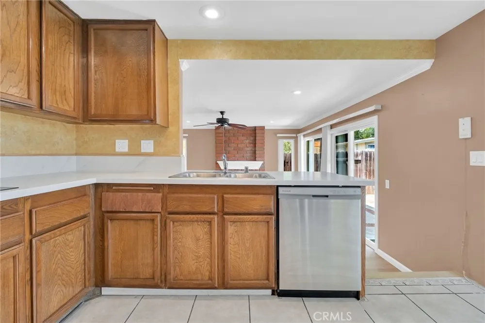 32 Rising Hill Road Pomona, CA 91766