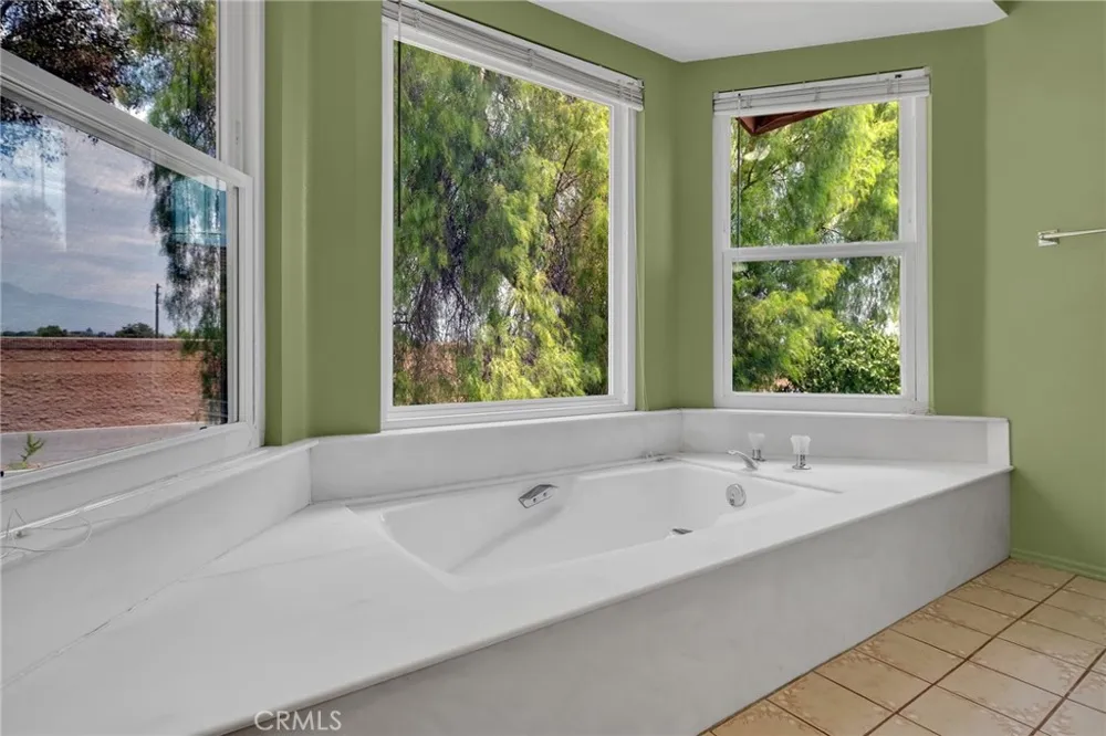 32 Rising Hill Road Pomona, CA 91766