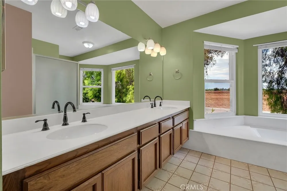 32 Rising Hill Road Pomona, CA 91766