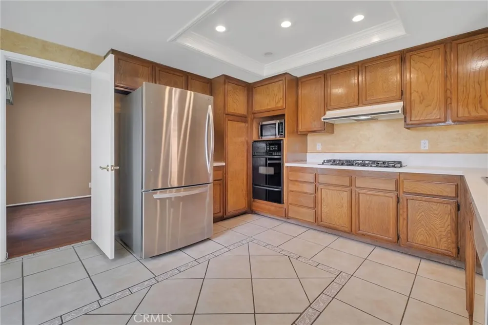 32 Rising Hill Road Pomona, CA 91766