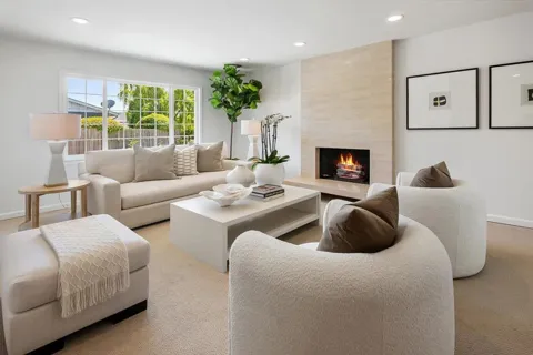 951 Laguna Circle