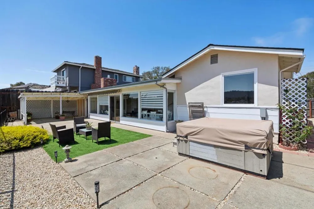1000 Portola Drive Del Rey Oaks, CA 93940