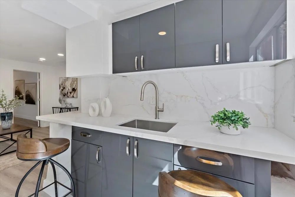 25 Colonial Way San Francisco, CA 94112