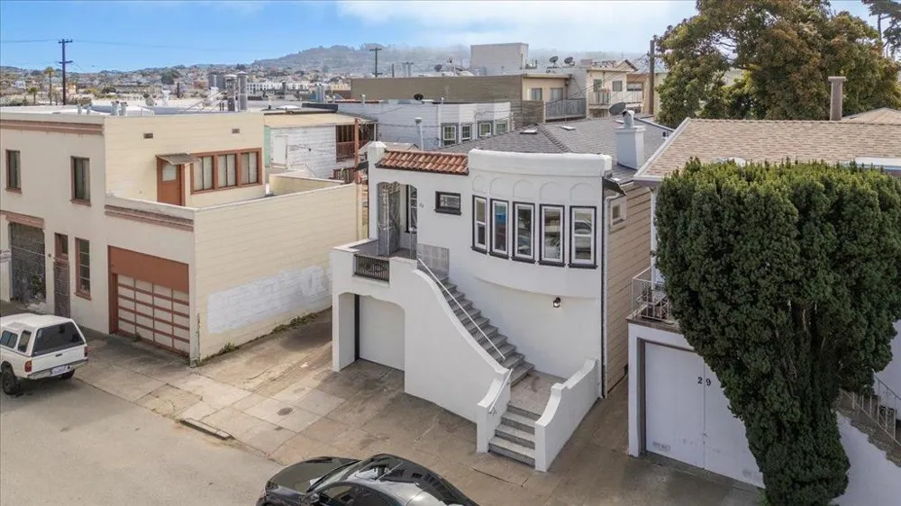 25 Colonial Way San Francisco, CA 94112