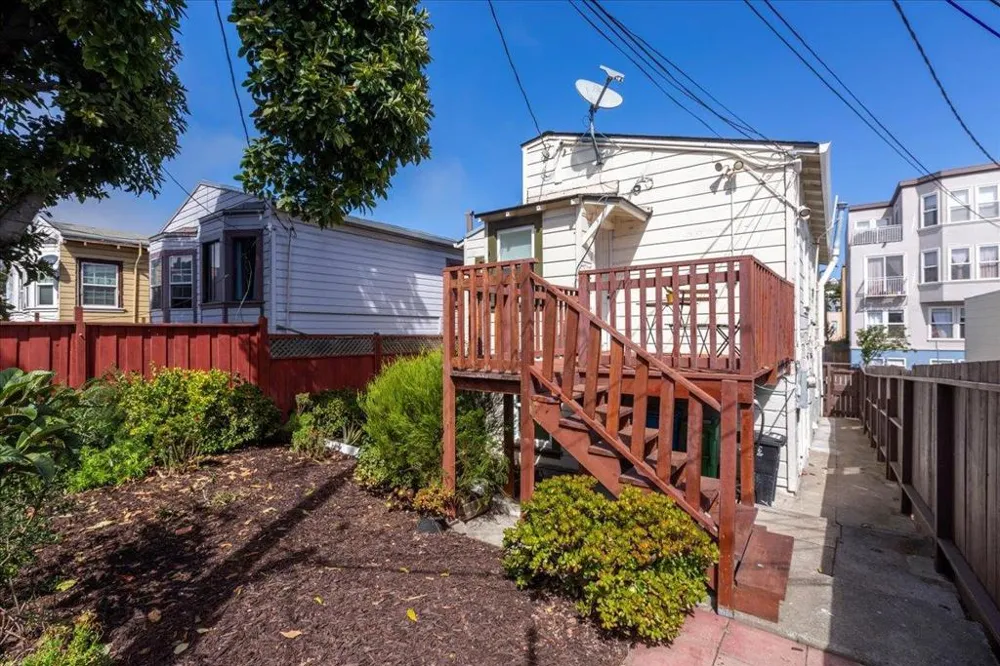 25 Colonial Way San Francisco, CA 94112