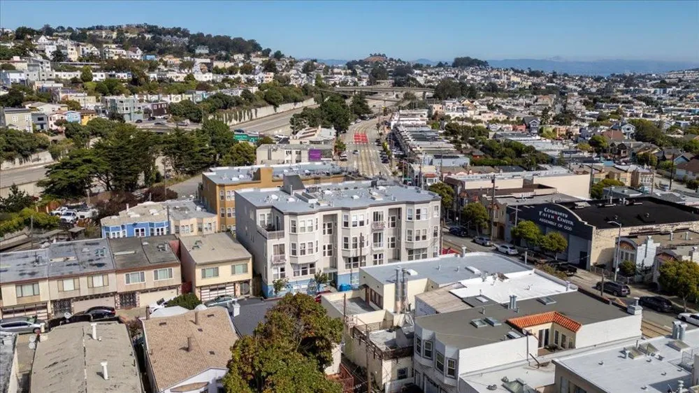 25 Colonial Way San Francisco, CA 94112