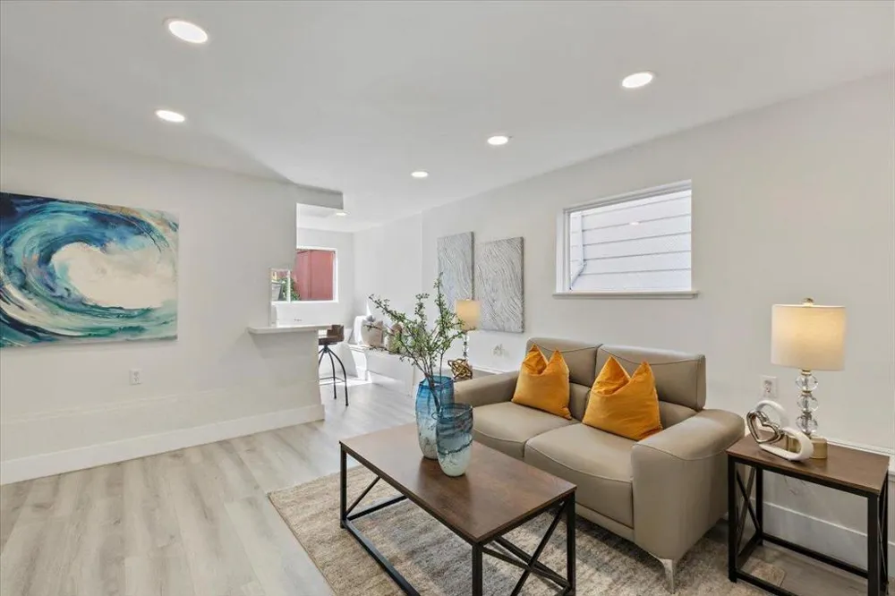 25 Colonial Way San Francisco, CA 94112