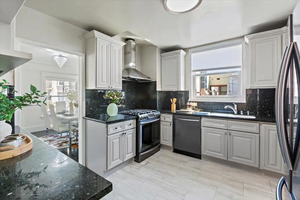 25 Colonial Way San Francisco, CA 94112
