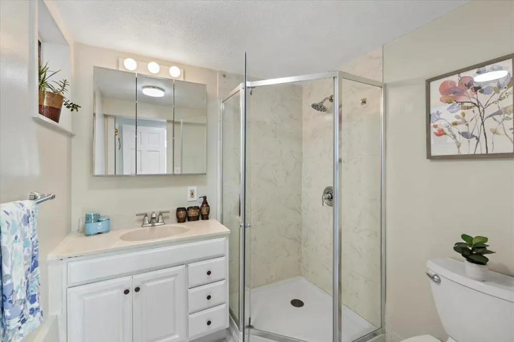 25 Colonial Way San Francisco, CA 94112
